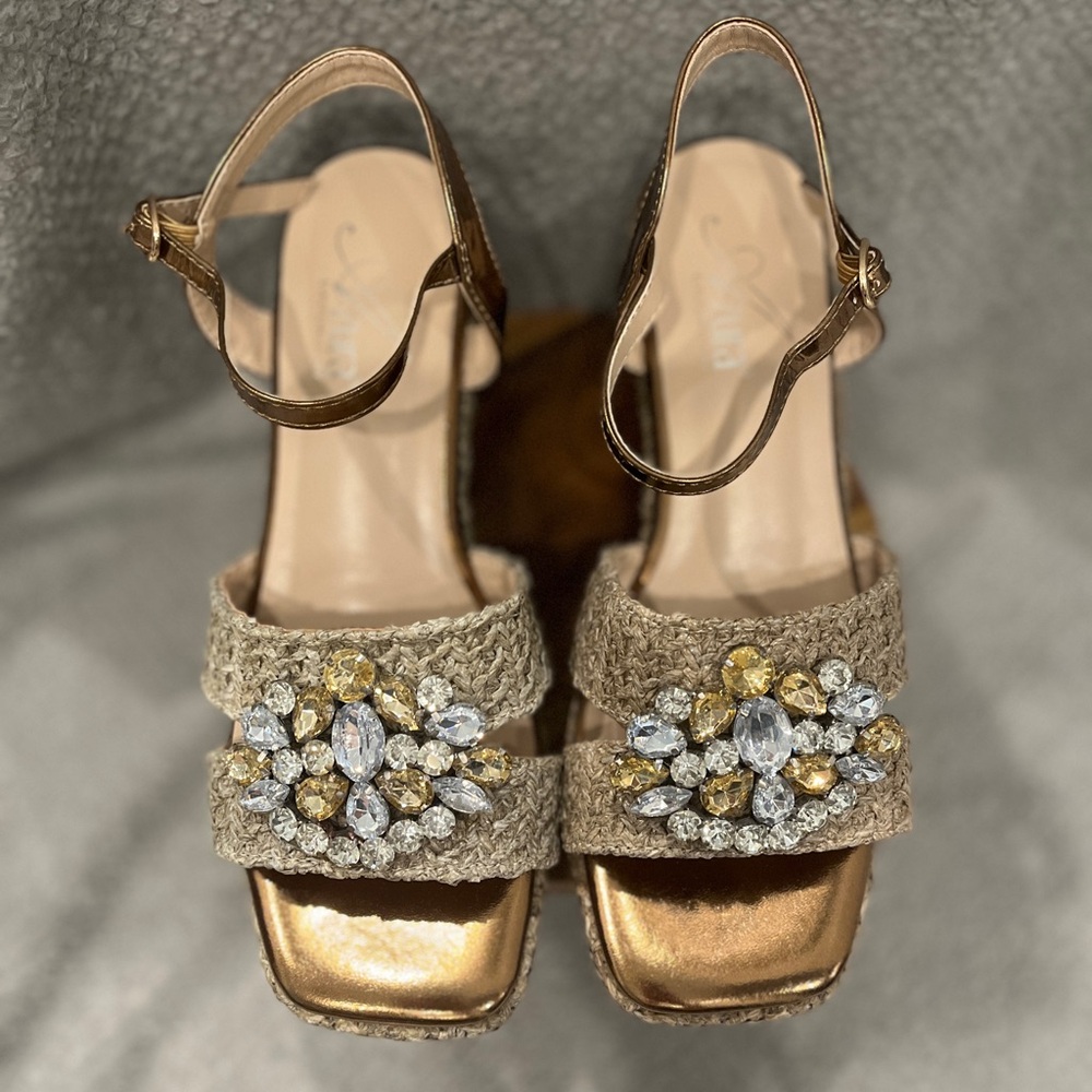 Azura Elegant Sandals in Bronze - Size US 6.5-7/EU 37 - Never Worn, New in Box